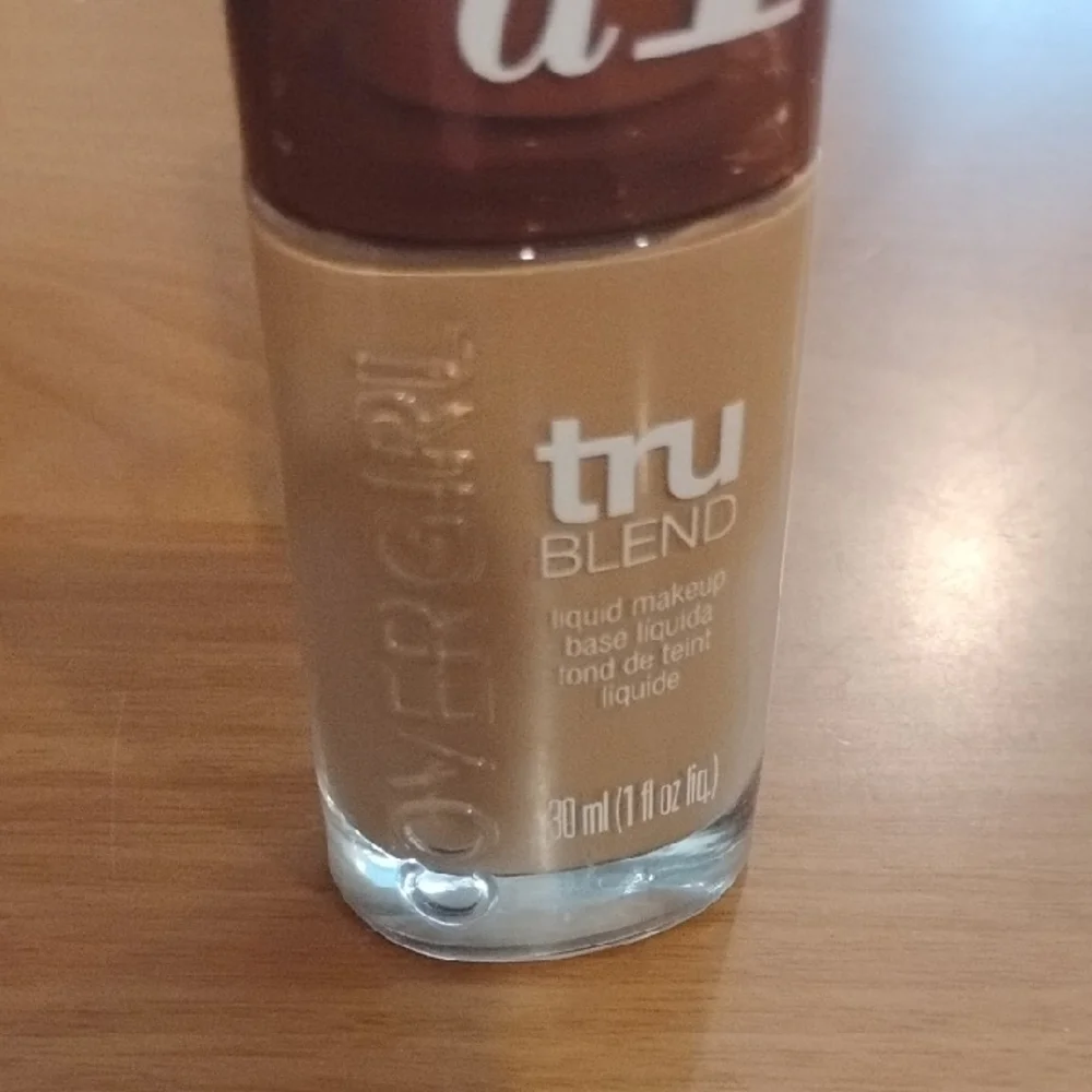 COVERGIRL TruBlend Liquid Foundation - Creamy Beige d 1